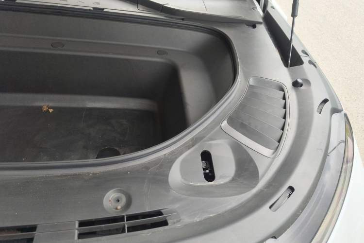 Used XPeng G9 2025 725 with Ultra-Long Range Max Engine Bay Left