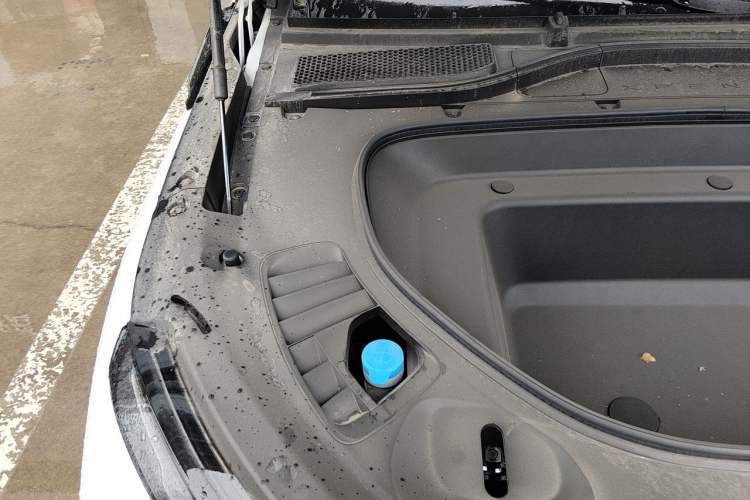 Used XPeng G9 2025 725 with Ultra-Long Range Max Engine Bay Right