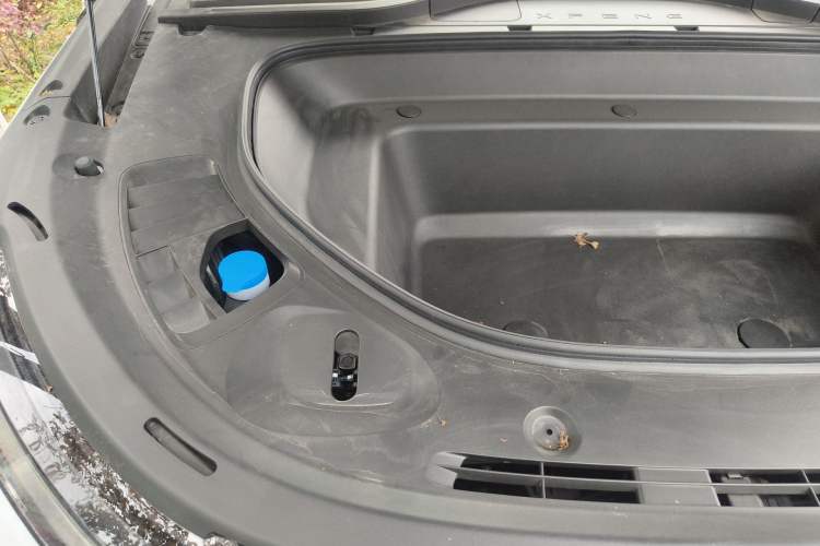 Used XPeng G9 2025 725 with Ultra-Long Range Max Engine Bay Right