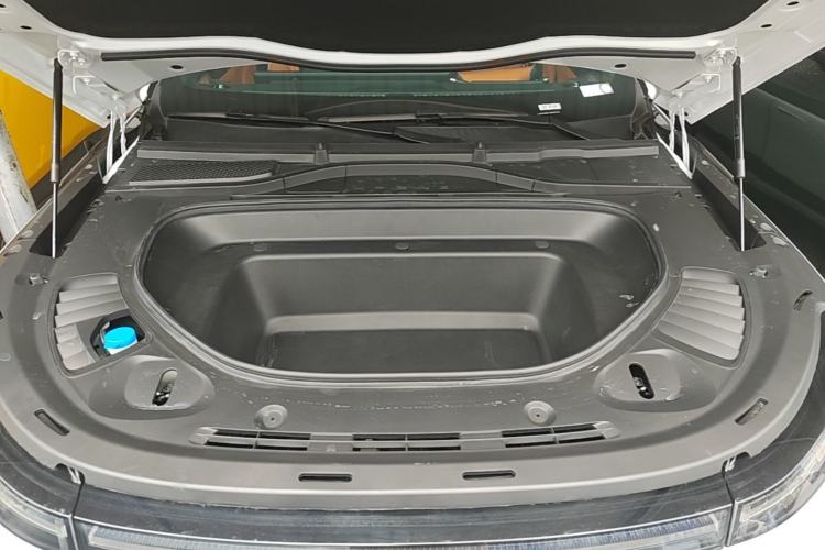 Used XPeng G9 2025 625 Long-Range Max Engine Bay