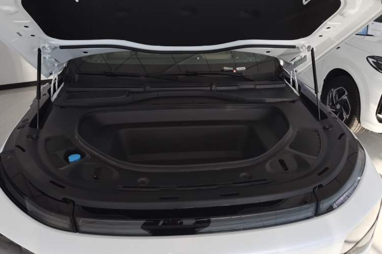 Used XPeng G9 2025 625 Long-Range Max Engine Bay