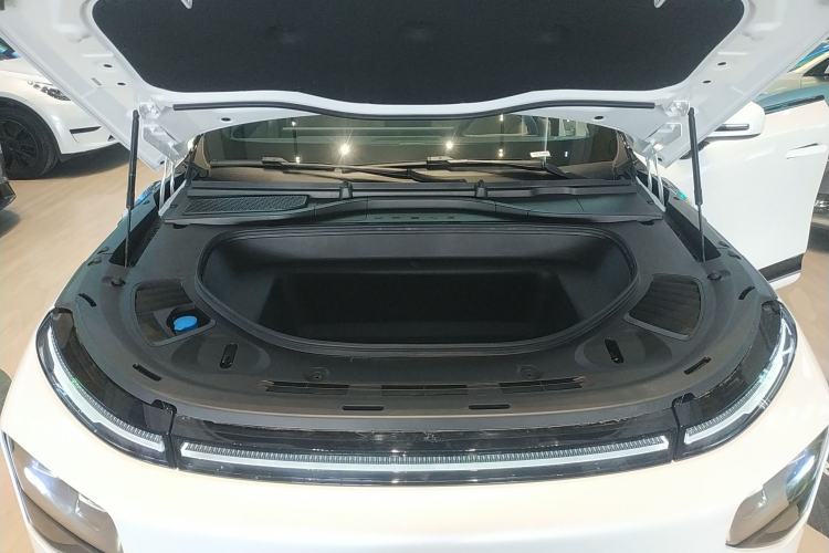 Used XPeng G9 2025 625 Long-Range Max Engine Bay