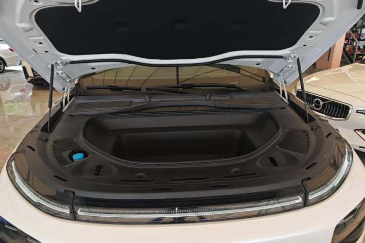 Used XPeng G9 2025 725 with Ultra-Long Range Max Engine Bay