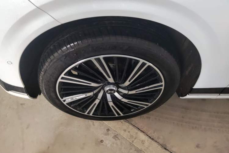 Used XPeng G9 2025 725 with Ultra-Long Range Max Exterior 4