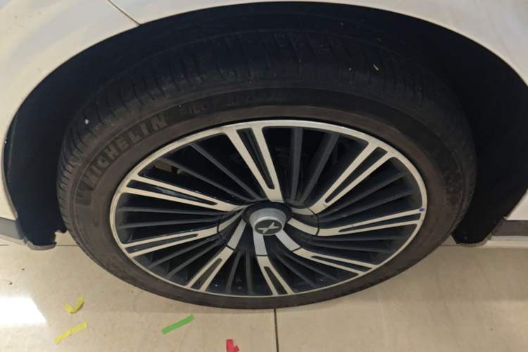 Used XPeng G9 2025 680 Ultra-Long Range All-Wheel Drive Max Exterior 4