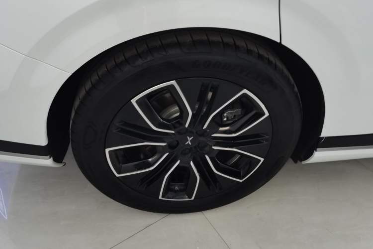Used XPeng G9 2025 625 Long-Range Max Exterior 4
