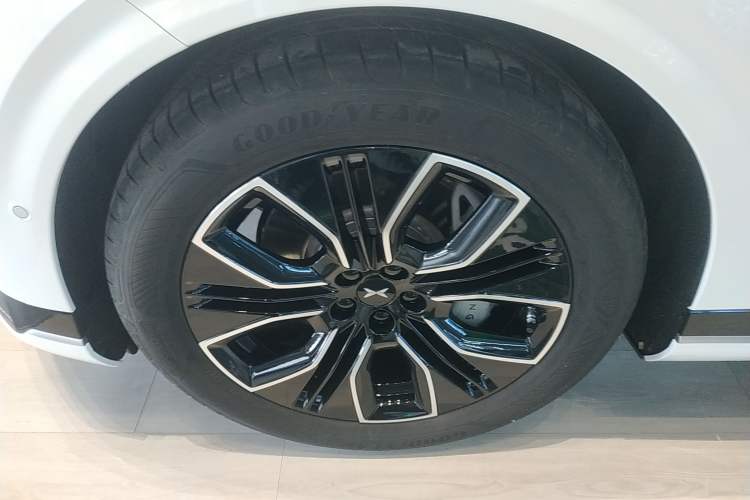 Used XPeng G9 2025 625 Long-Range Max Exterior 4