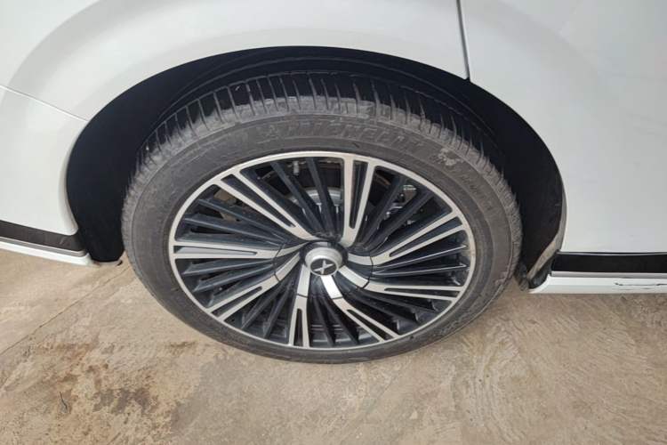 Used XPeng G9 2025 725 with Ultra-Long Range Max Exterior 5