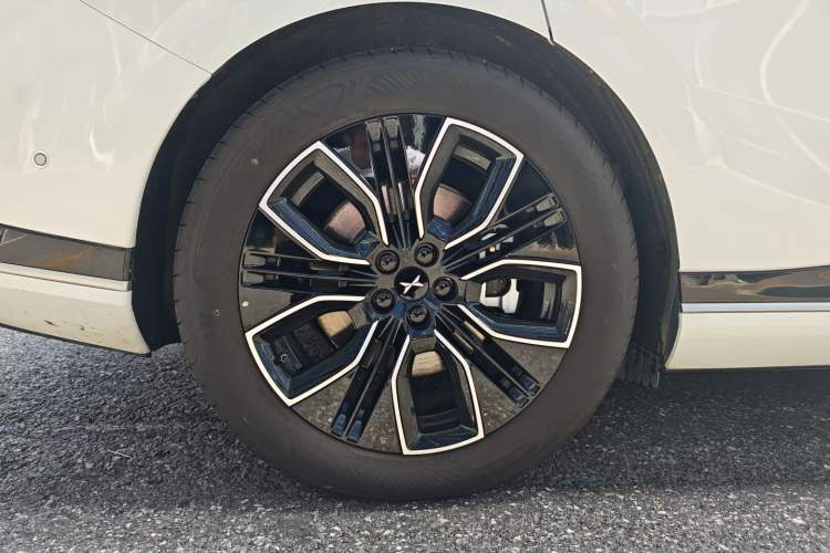 Used XPeng G9 2025 625 Long-Range Max Exterior 7