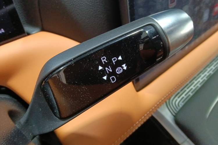 Used XPeng G9 2025 625 Long-Range Max Gear Lever