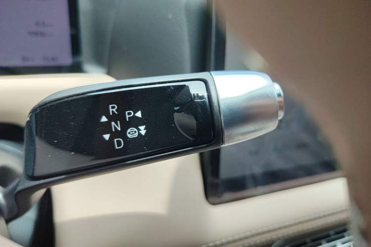 Used XPeng G9 2025 625 Long-Range Max Gear Lever