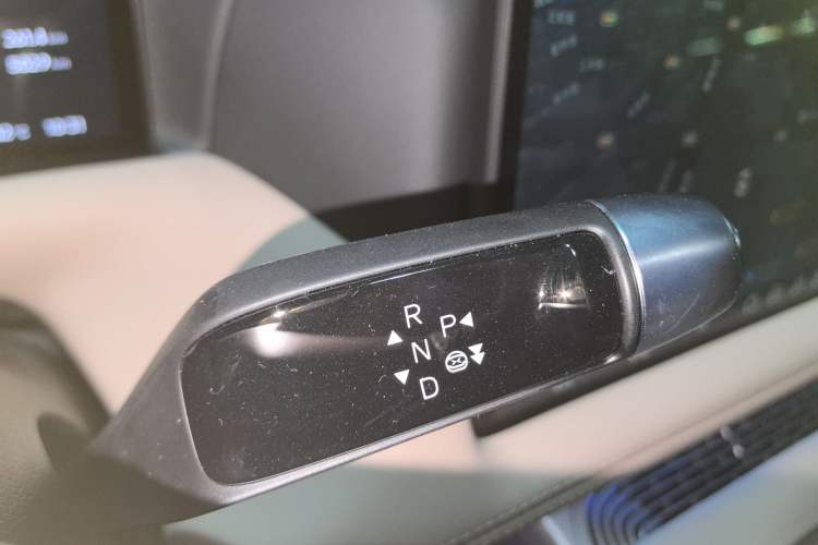 Used XPeng G9 2025 625 Long-Range Max Gear Lever