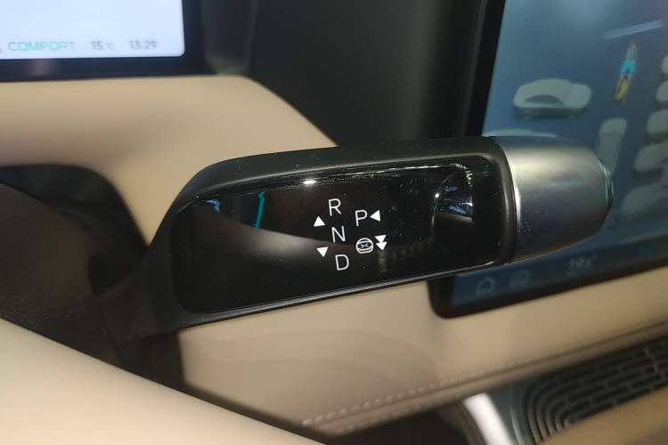 Used XPeng G9 2025 625 Long-Range Max Gear Lever
