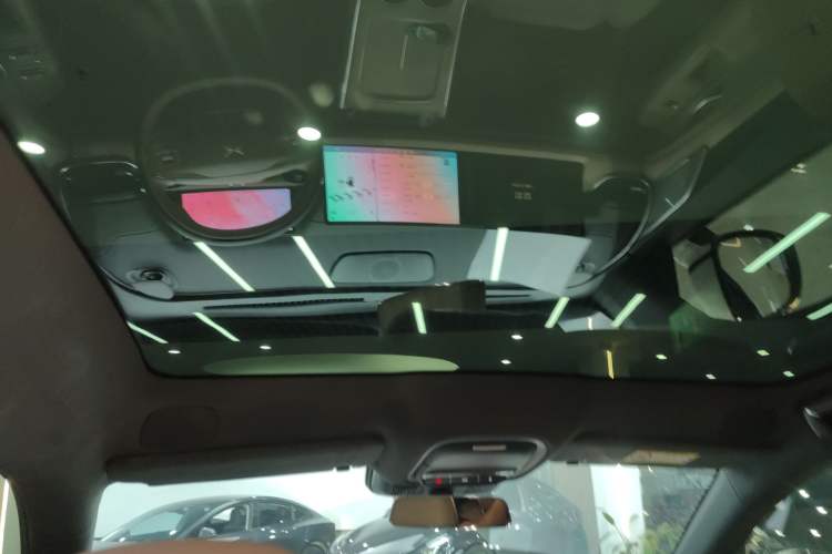 Used XPeng G9 2025 725 with Ultra-Long Range Max Headliner