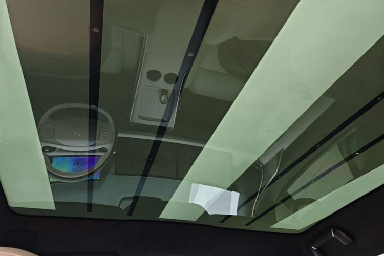 Used XPeng G9 2025 680 Ultra-Long Range All-Wheel Drive Max Headliner