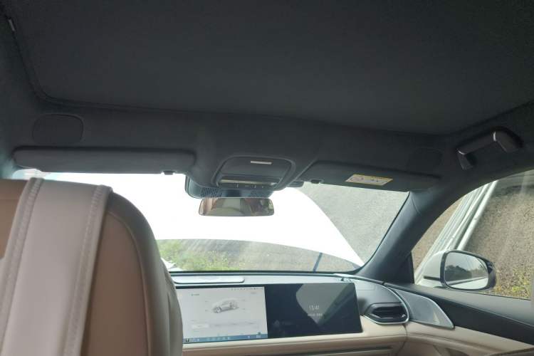 Used XPeng G9 2025 725 with Ultra-Long Range Max Headliner