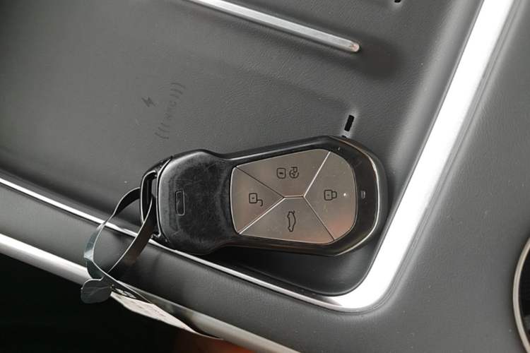 Used XPeng G9 2025 625 Long-Range Max Interior 1