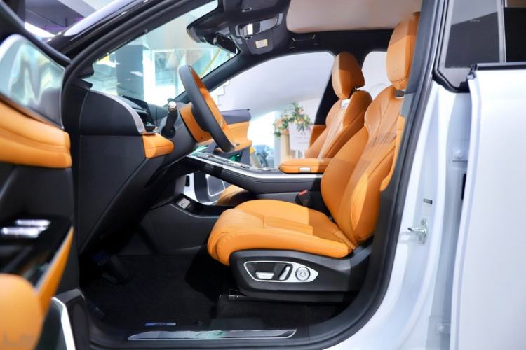 Used XPeng G9 2025 625 Long-Range Max Interior 10