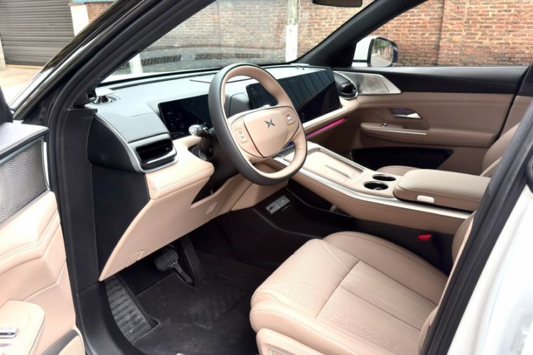 Used XPeng G9 2025 625 Long-Range Max Interior 2