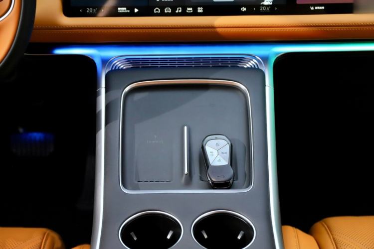 Used XPeng G9 2025 625 Long-Range Max Interior 4