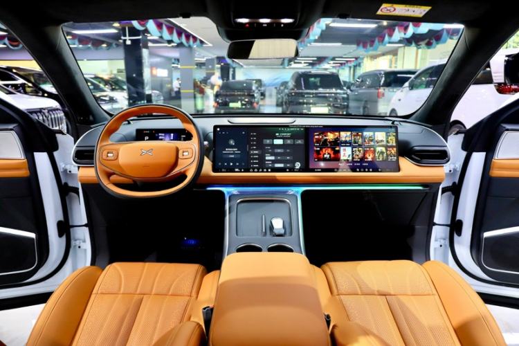 Used XPeng G9 2025 625 Long-Range Max Interior 6