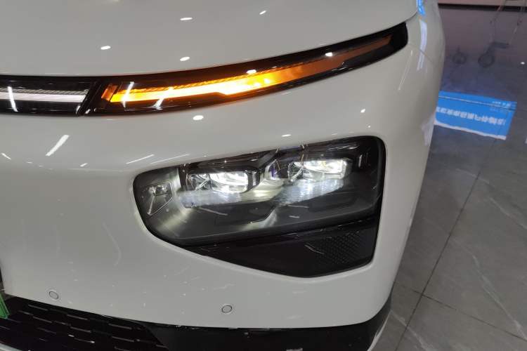 Used XPeng G9 2025 725 with Ultra-Long Range Max Left Front Headlight