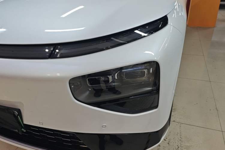 Used XPeng G9 2025 725 with Ultra-Long Range Max Left Front Headlight