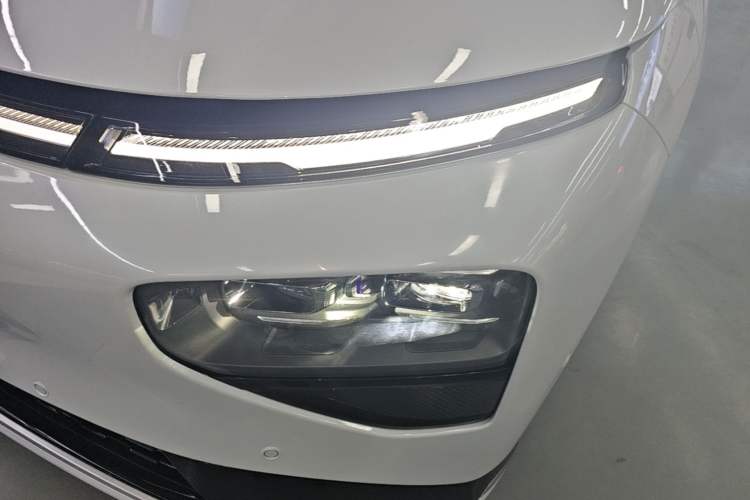 Used XPeng G9 2025 725 with Ultra-Long Range Max Left Front Headlight