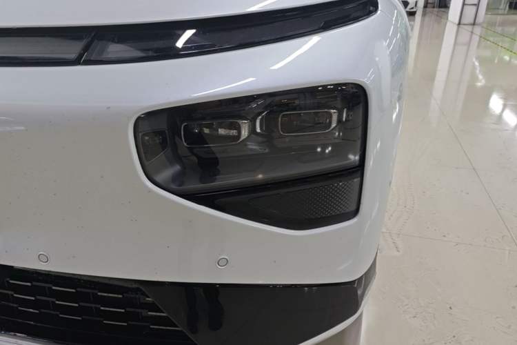 Used XPeng G9 2025 725 with Ultra-Long Range Max Left Front Headlight