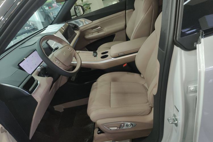 Used XPeng G9 2025 725 with Ultra-Long Range Max Left Front Seat