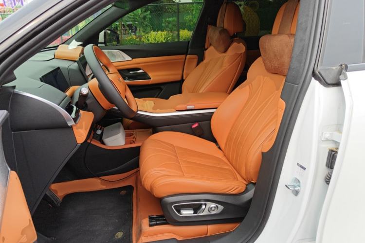 Used XPeng G9 2025 725 with Ultra-Long Range Max Left Front Seat