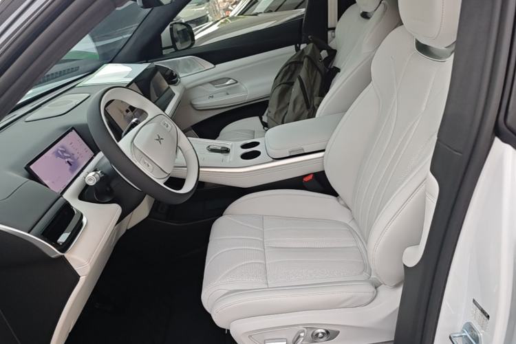 Used XPeng G9 2025 680 Ultra-Long Range All-Wheel Drive Max Left Front Seat