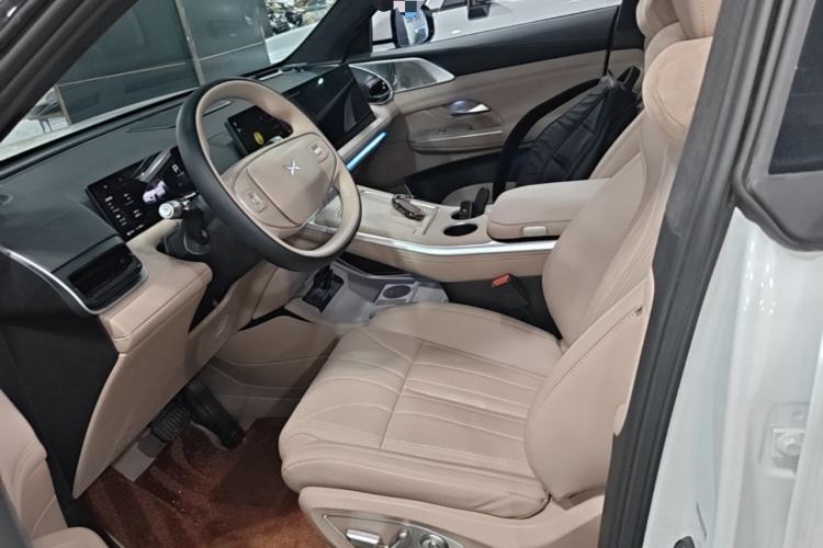 Used XPeng G9 2025 625 Long-Range Max Left Front Seat
