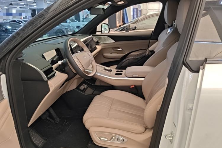 Used XPeng G9 2025 725 with Ultra-Long Range Max Left Front Seat