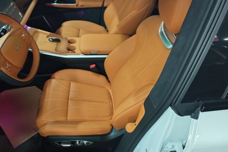 Used XPeng G9 2025 725 with Ultra-Long Range Max Left Front Seat