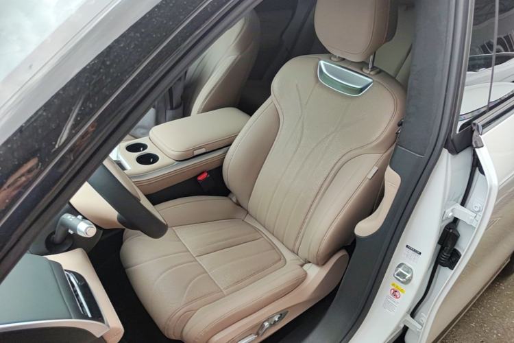 Used XPeng G9 2025 625 Long-Range Max Left Front Seat