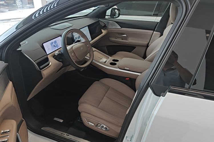 Used XPeng G9 2025 725 with Ultra-Long Range Max Left Front Seat