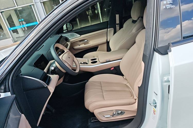 Used XPeng G9 2025 625 Long-Range Max Left Front Seat