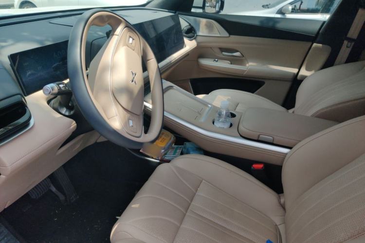 Used XPeng G9 2025 625 Long-Range Max Left Front Seat