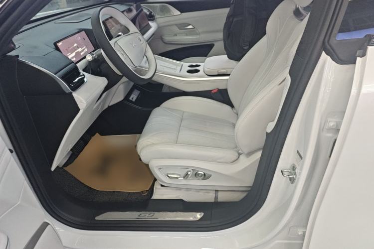 Used XPeng G9 2025 725 with Ultra-Long Range Max Left Front Seat