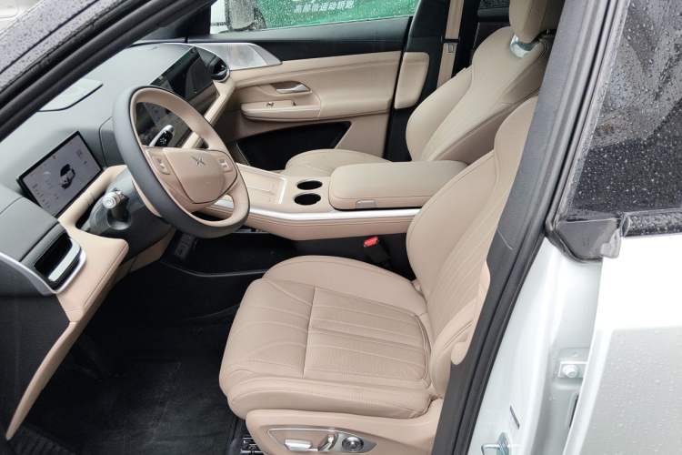 Used XPeng G9 2025 725 with Ultra-Long Range Max Left Front Seat