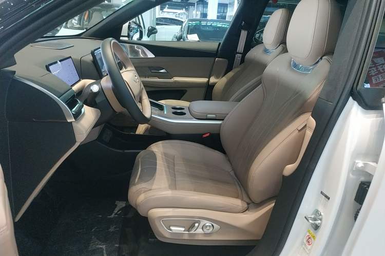 Used XPeng G9 2025 625 Long-Range Max Left Front Seat