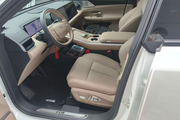 Used XPeng G9 2025 725 with Ultra-Long Range Max Left Front Seat