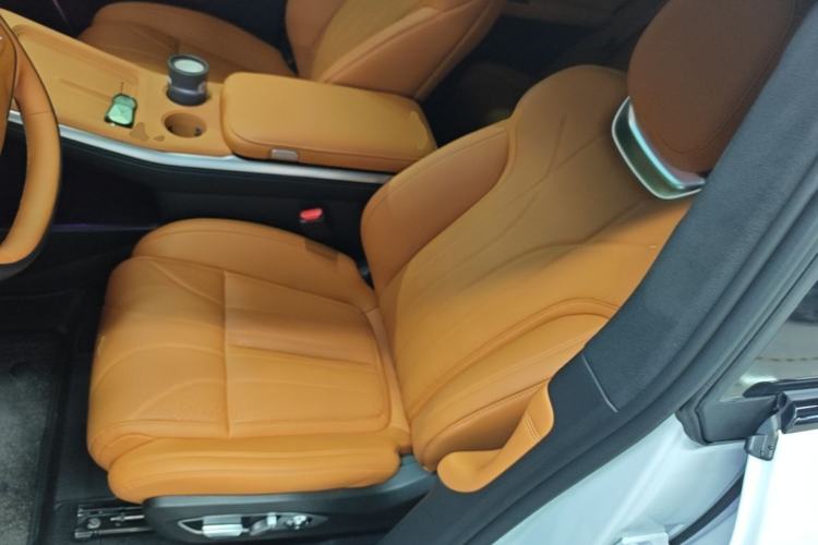 Used XPeng G9 2025 725 with Ultra-Long Range Max Left Front Seat