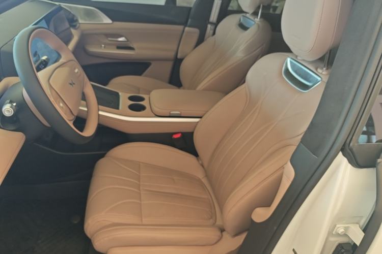 Used XPeng G9 2025 725 with Ultra-Long Range Max Left Front Seat
