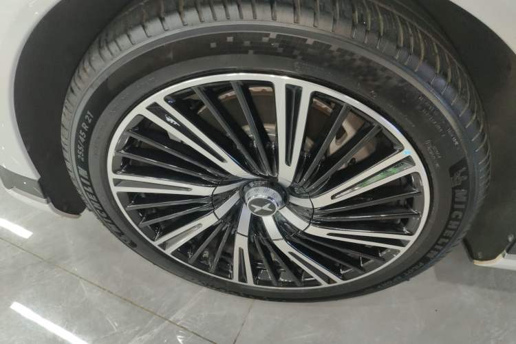 Used XPeng G9 2025 725 with Ultra-Long Range Max Left Front Wheel Hub