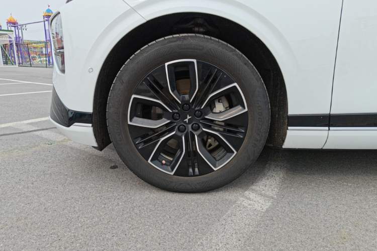 Used XPeng G9 2025 725 with Ultra-Long Range Max Left Front Wheel Hub