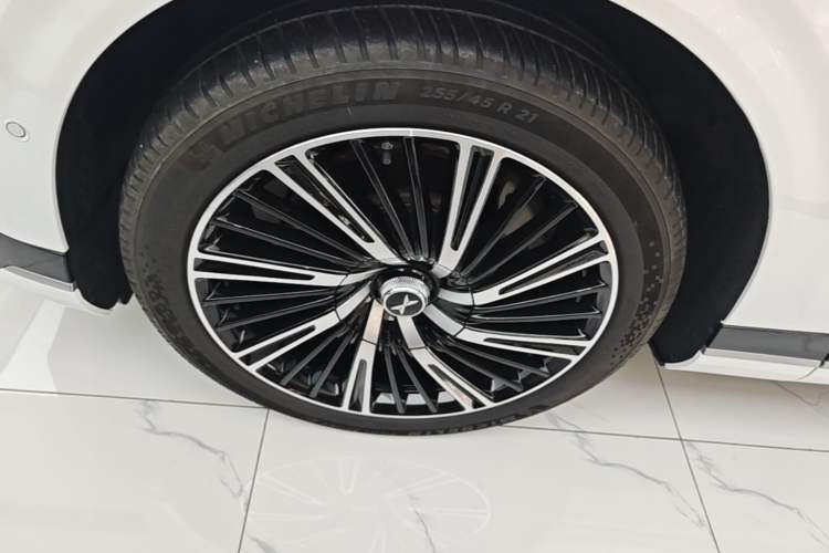 Used XPeng G9 2025 680 Ultra-Long Range All-Wheel Drive Max Left Front Wheel Hub