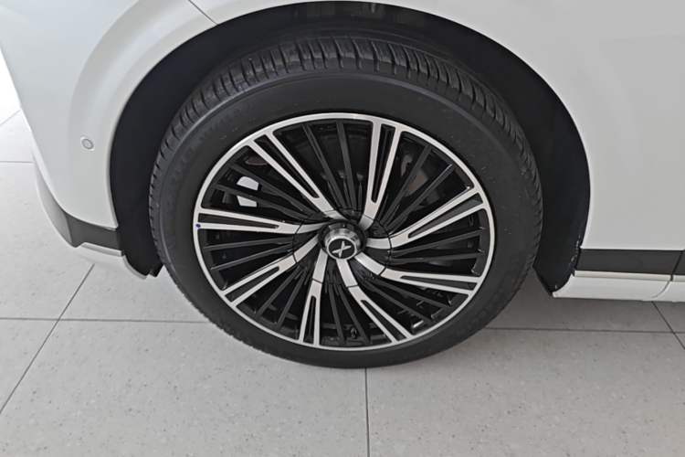 Used XPeng G9 2025 725 with Ultra-Long Range Max Left Front Wheel Hub