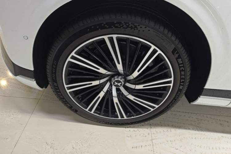 Used XPeng G9 2025 725 with Ultra-Long Range Max Left Front Wheel Hub